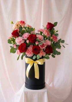 Petit Love | 6 rosas + clavelina